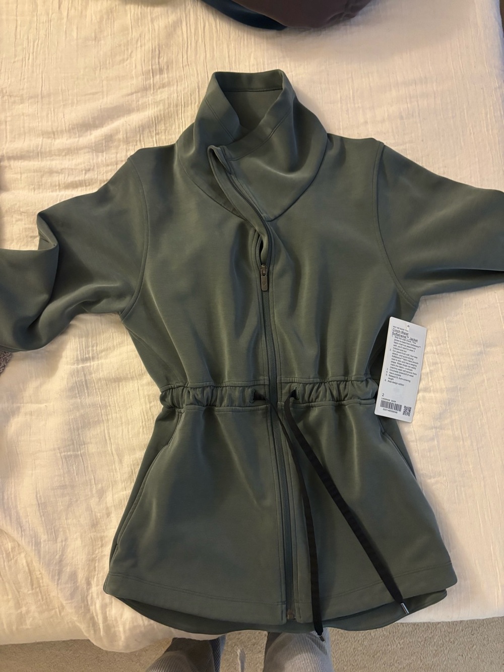 Lululemon Cinch waist Softstreme zip jacket - Picture 4 of 8